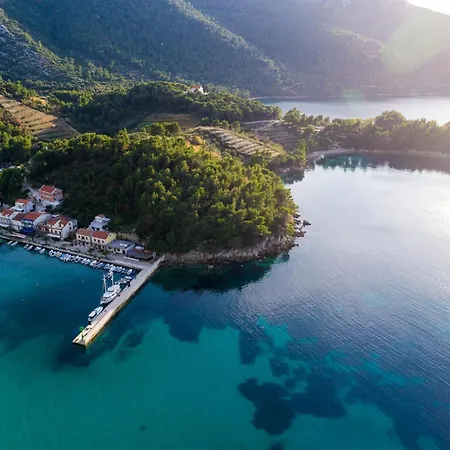 Villa Nives - Three-bedroom With Terrace And Sea View