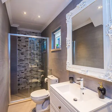 Nives - Three-bedroom With Terrace And Sea View Villa Zuljana