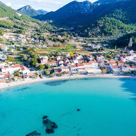 Villa Nives - Three-bedroom With Terrace And Sea View