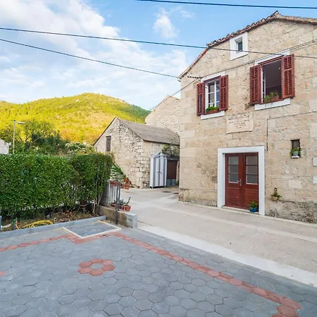 Nives - Three-bedroom With Terrace And Sea View *