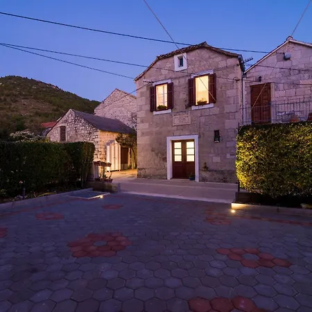 Nives - Three-bedroom With Terrace And Sea View *