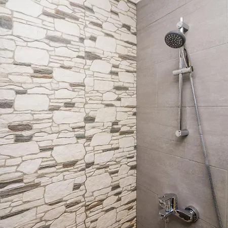 Nives - Three-bedroom With Terrace And Sea View Zuljana