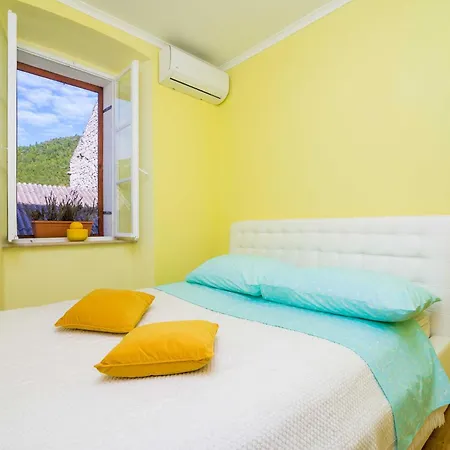 Nives - Three-bedroom With Terrace And Sea View Villa