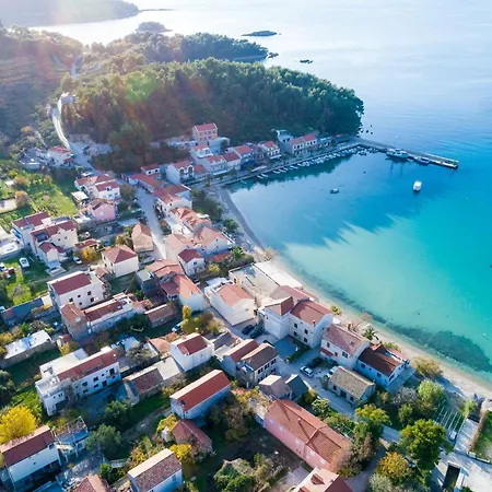 Nives - Three-bedroom With Terrace And Sea View