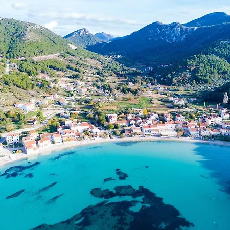 Nives - Three-bedroom With Terrace And Sea View Vila *