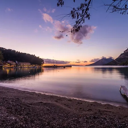 Nives - Three-bedroom With Terrace And Sea View