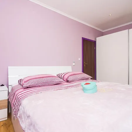 Nives - Three-bedroom With Terrace And Sea View *