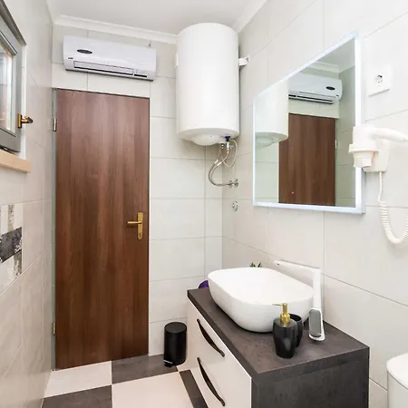 Nives - Three-bedroom With Terrace And Sea View Vila Žuljana